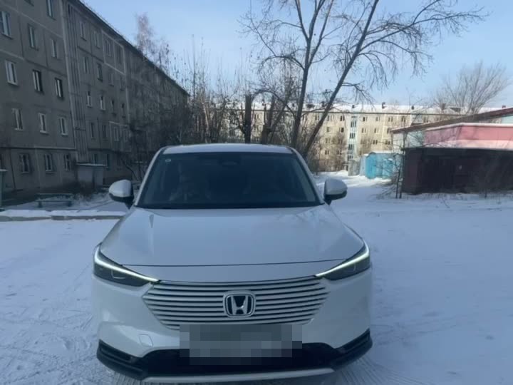 Белая Honda Vezel 2025 года, подобранная и доставленная клиенту